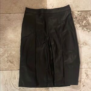 BLACK LEATHER PLEADED SKIRT
Elegant Black Skirt